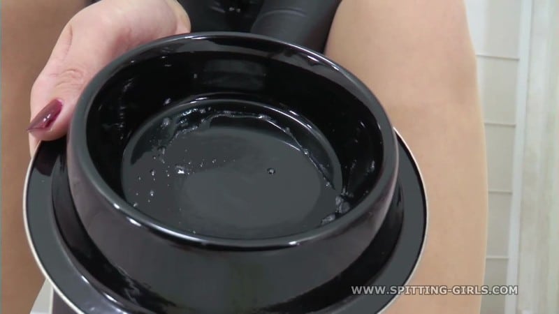 Spitting girls - Mistress Zora - Lick The Spittoon Clean 3