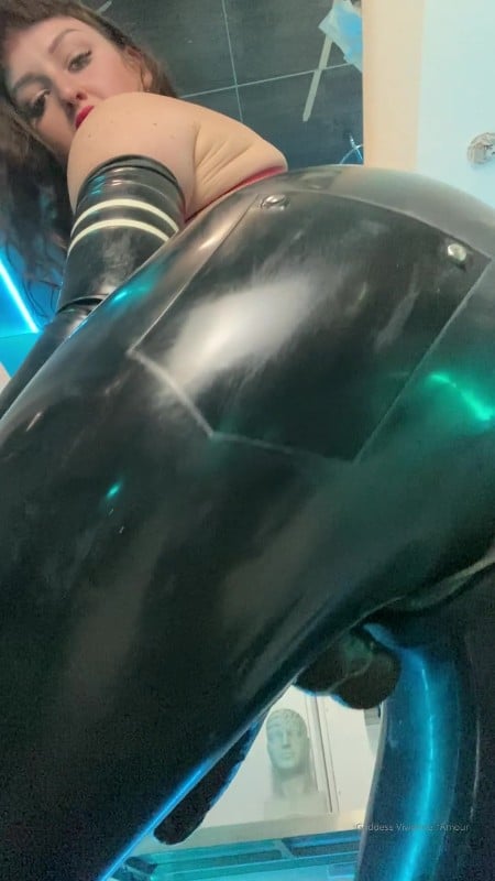 Vivienne lAmour - Latex big pov 2