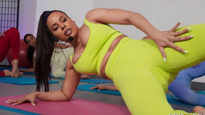Brazzers - Luna Star - Libido Yoga (july 07, 2025) [2160p] 6