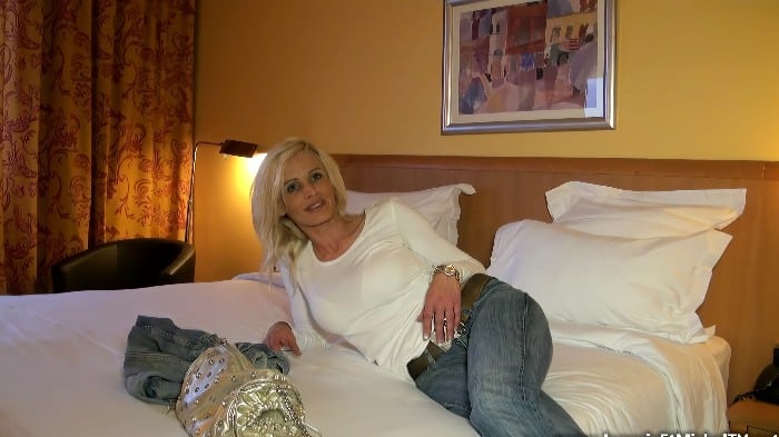 [JacquieEtMichelTV.Net / Indecentes-Voisines.Com] Claire, Rick Angel - Incroyable Mais Vrai : Maman-Cougar (2012-11-25) 2160p Upscale 4
