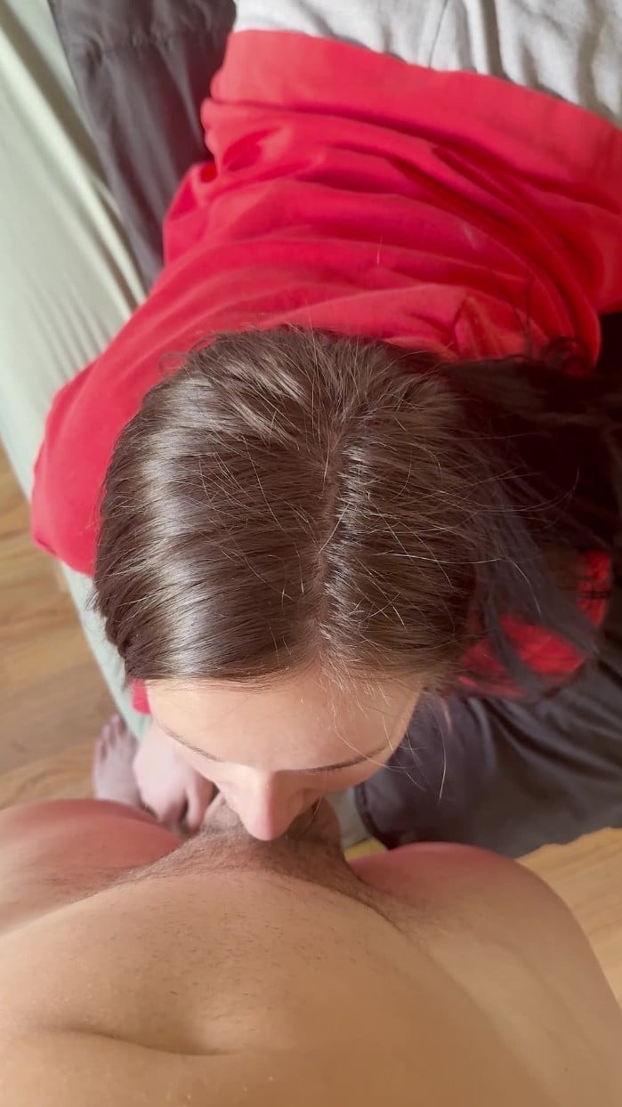 [irisxjase] Sleepy Sweatpants Blowjob With Facial [1920p] 16