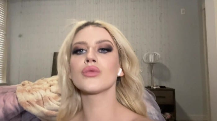 [ManyVids] Jessiheat - Jessi Your Hooters Waitress [Deleted] 4
