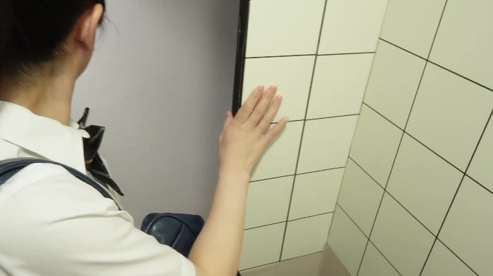 [PYM-505] Blowjob Honor Student Girl's First Mouth Ejaculation In The Oral Public Toilet Mischief 11 People [1080p] 3