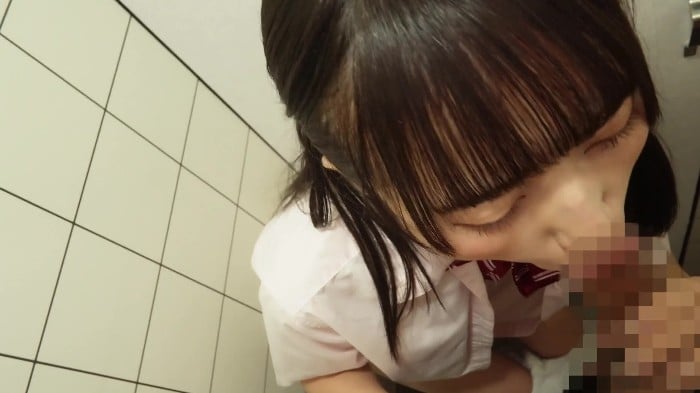 [PYM-505] Blowjob Honor Student Girl's First Mouth Ejaculation In The Oral Public Toilet Mischief 11 People [1080p] 1