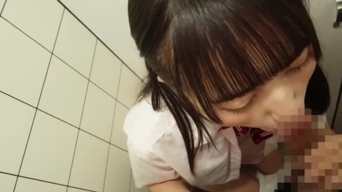 [PYM-505] Blowjob Honor Student Girl's First Mouth Ejaculation In The Oral Public Toilet Mischief 11 People [480p] 2