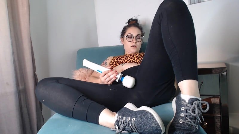 saradoesscience - Sneakers and Leggings Masturbation 5