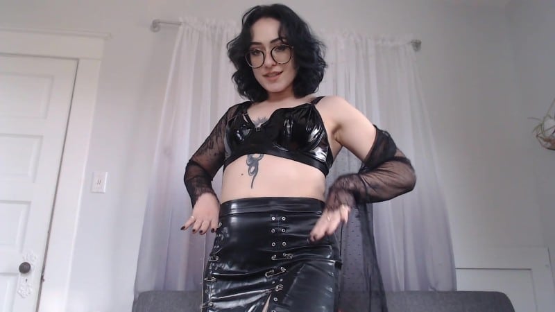 saradoesscience - Witch Turns Roommate Into Bimbo 3