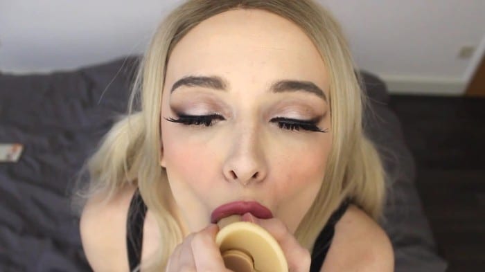 Softcoresass [Manyvids] - [1080p] Blonde Teen Sucks Your Cock 2