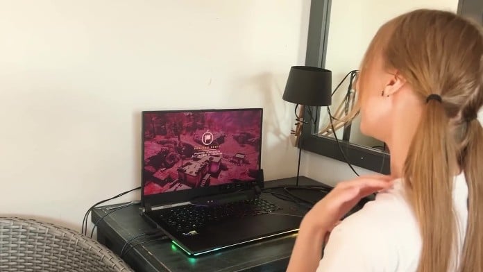 Stepson Came To His Stepmother To Fuck Her In A Shared Hotel Roo 1