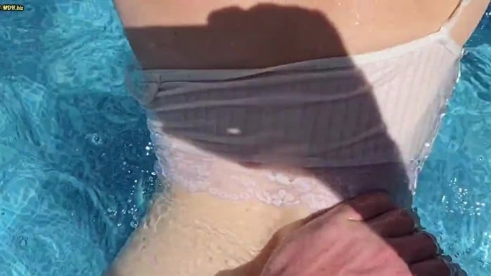 [MyDirtyHobby] Valery Venom - Underwater Blowjob 4