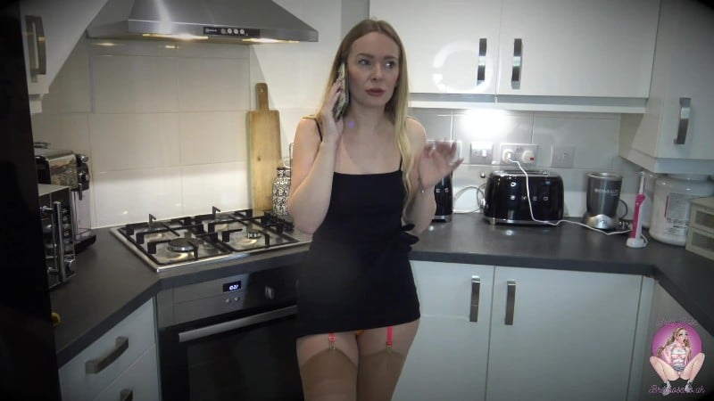 Brea Rose - Peeing While On The Phone 3