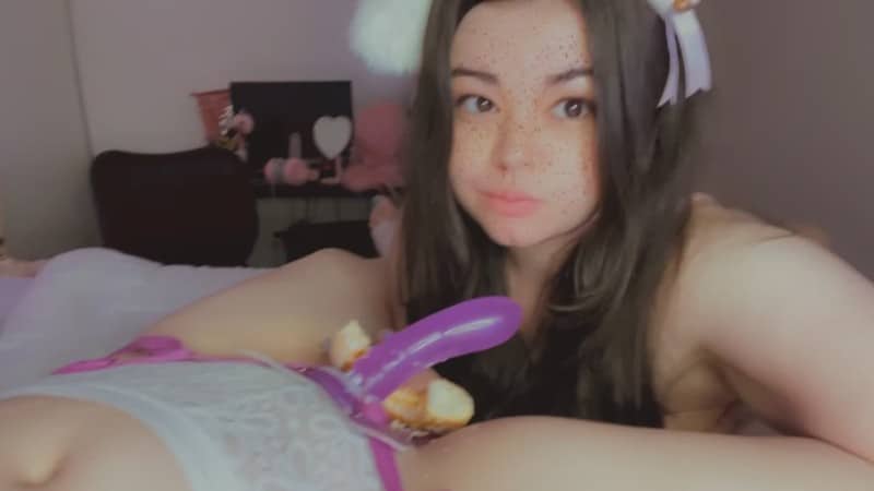 DarlingKiyomi - Eating A Donut Off My Girlfriends Strap 3