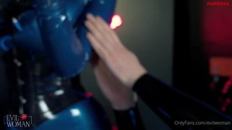 Evil Woman - Facesitting in blue latex 2