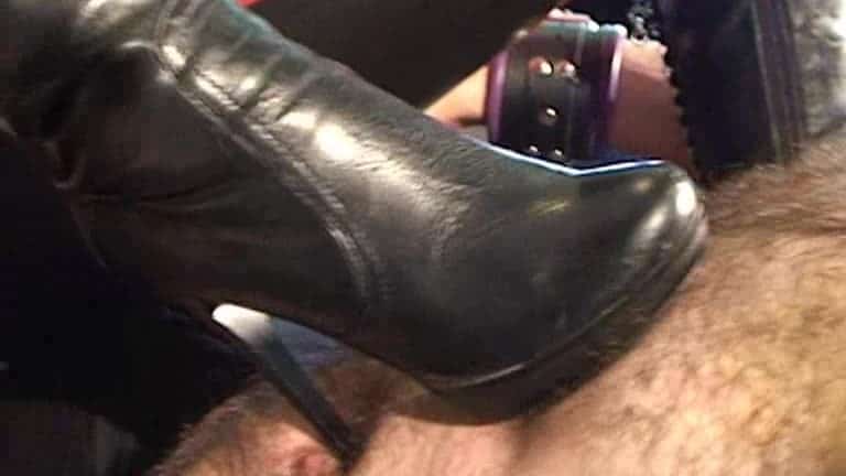 Facesitting Queen Kalashnik - The Power Of Leather 4