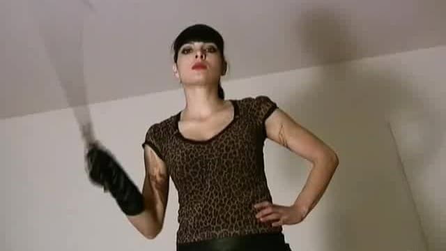 FemdomFoto - Lady Carmen - Faceslapping And Cropping (German) 5