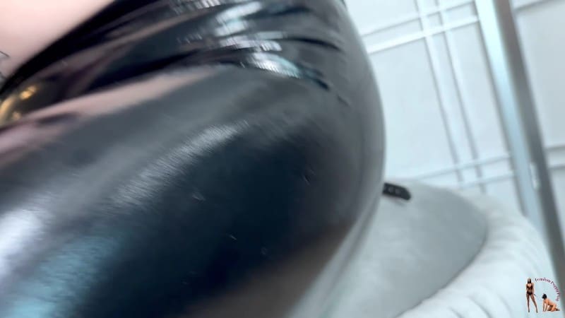 Femdom Puppy Play - Trans Nancy Thompson Puts Her Pet Slave's Tongue To Work 4