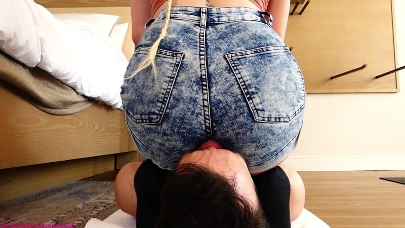 Filth Fetish Studios - Phoenix Sinz Sweaty Ass Sniffer Goddess Phoenix Sinz 2