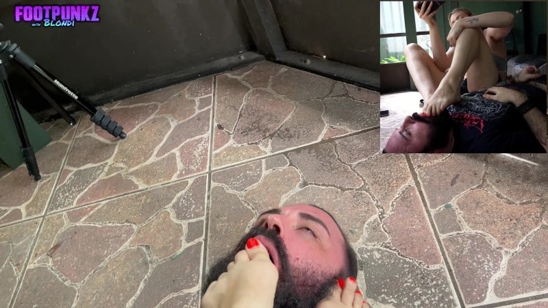 Footfetish 6'6quot Blondi Sneaky Foot Smelling Handjob 4