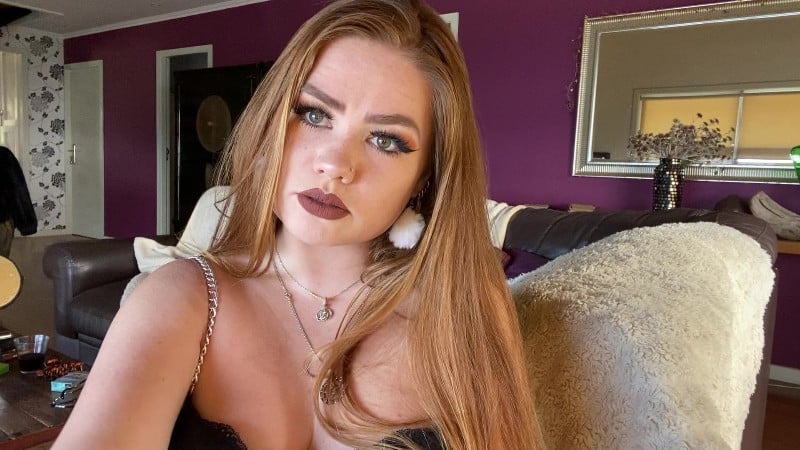 Goddess Roxy - Human Ashtray 4