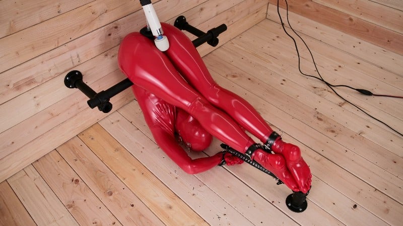 Latex Vespa, Knotty Devil - Pinned 4