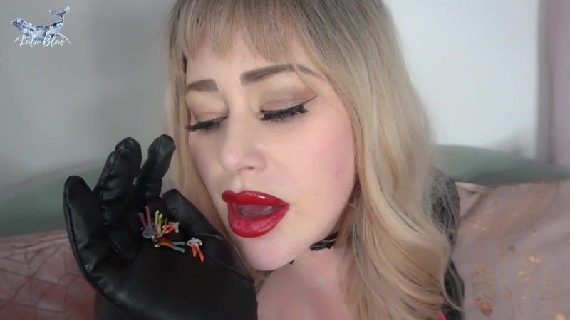 Lulublue x Giantess VORE - Handfuls of tiny men 4