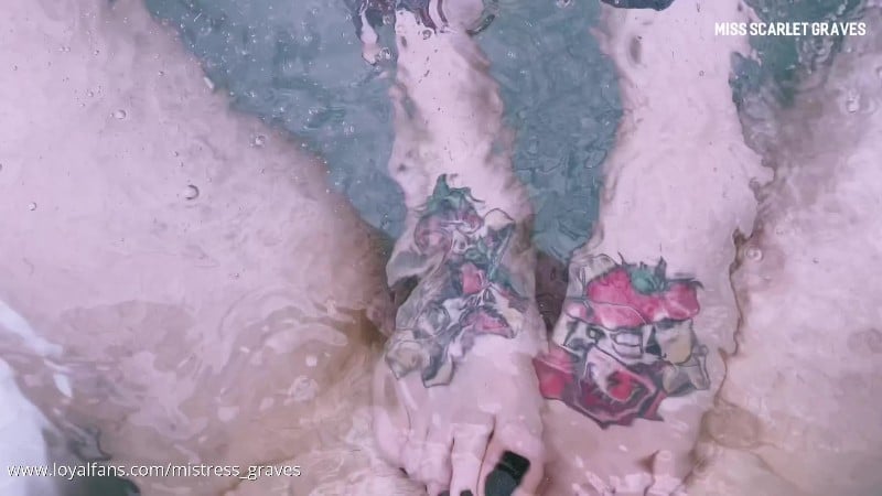 Miss Scarlet Graves - Bubbly Ball Busting 2