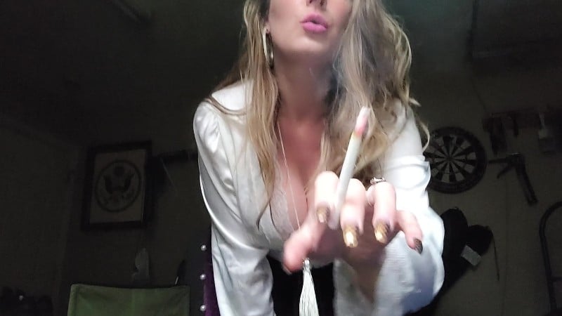 MizzErotique Sensual long nail smoking 100s 2