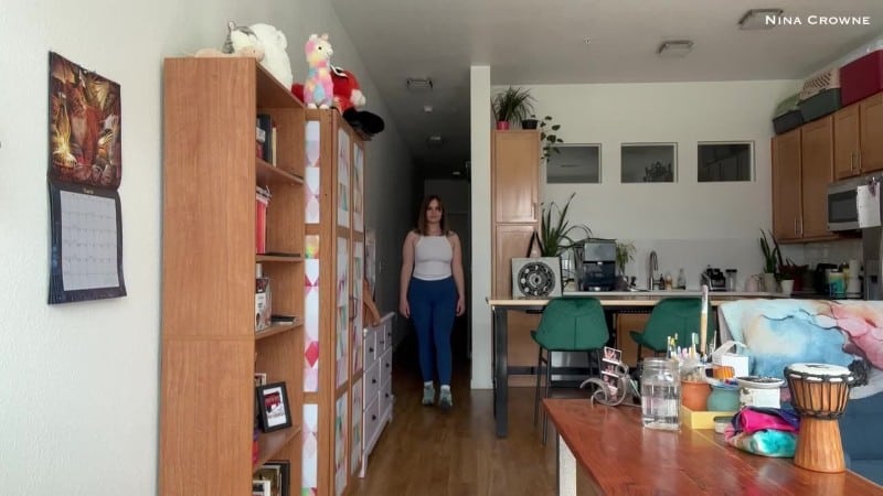 Nina Crowne - Walking Striptease 1