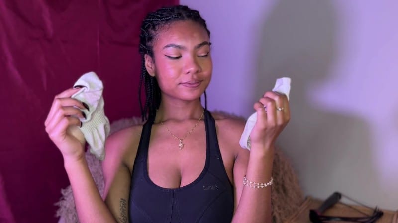 Queen Amara Holloway - You're obsessed with my sweaty gym socks 5