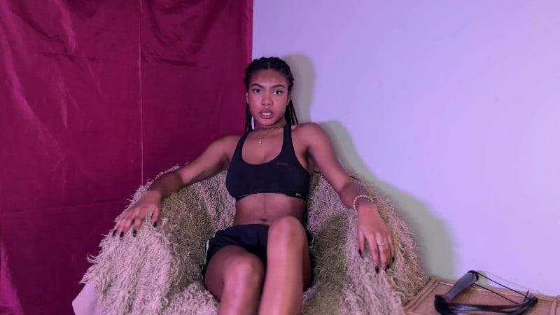 Queen Amara Holloway - You're obsessed with my sweaty gym socks 1