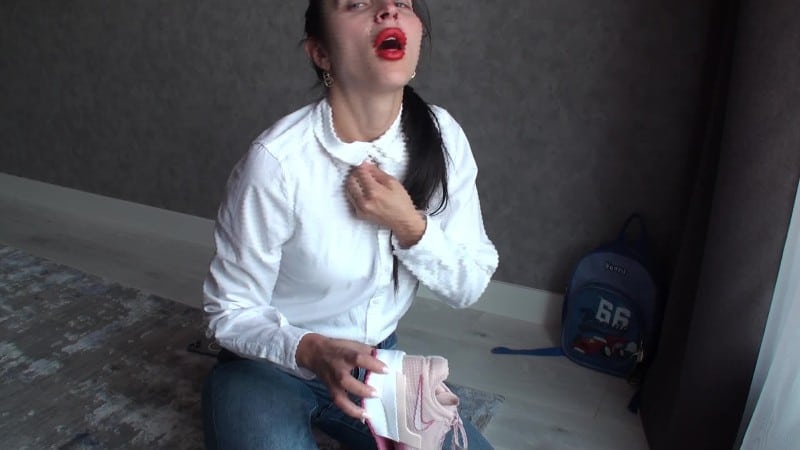 Queen Lusy - Delicious Sweaty My Feet 1