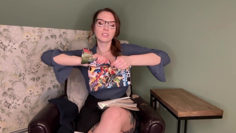 SneezeGoddess - Disappointed Girlfriend Destroys Comic Books 3