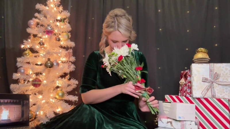SneezeGoddess - Sneezing Around the Christmas Tree 4