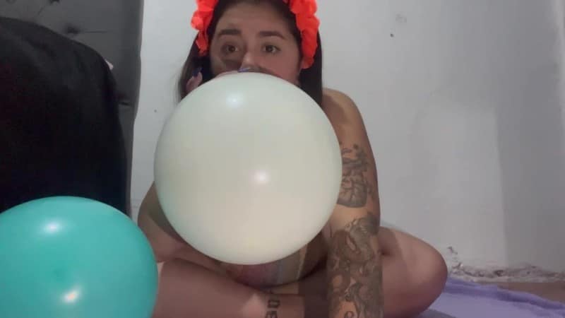 Stefi Fetishes - Inflating and popping balloons 1