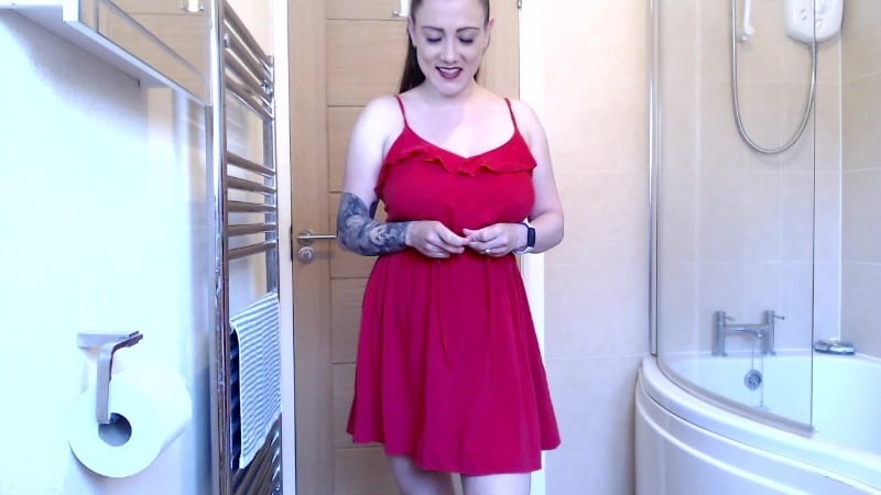 SuzieLove212 - MILF Teases you with going Commando 1
