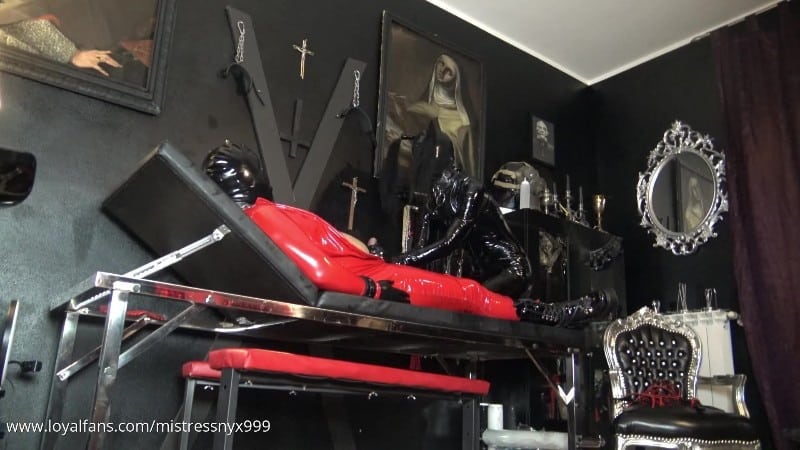 THE COUNTESS NYX - Latex Submission And Edging 5