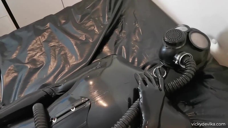 VickyDeVika - Latex Passion 5