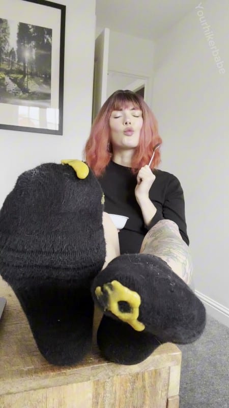 Yourhikerbabe - FOOD AND FEET PLAY - WORSHIP ME WHILE I SNACK 3