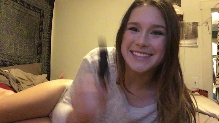 [Manyvids] Secretlittle - Buttplug Squirt - 720p 1