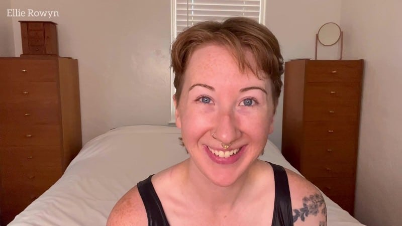 ellierowyn - Cuck Public Handjob 1