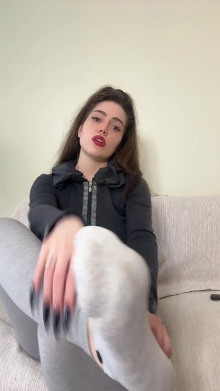 findomkaterina - Sniff my sweaty feet and ass after the gym 1