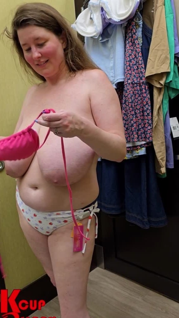 [KCupQueen] Kcupqueen - K Cups In The World - Shopping Spree Pt. 1&2 [1080p] - Thick Milf Kacey Shows Off Tits And Outfits 5