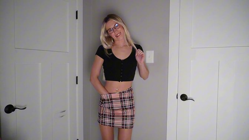 keeks 3005 - Spreading My Lips and Peeing For You 3