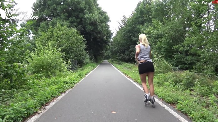 [MyDirtyHobby] Lara-Cumkitten - ...Mitten Auf Dem Radweg... | Public Piss Beim Inline Skaten 5