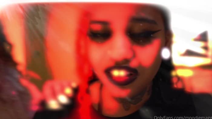 [Onlyfans | Fansly] Moodiemaggie / Juneeberri - Pack 1