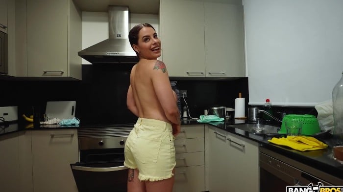 [MyDirtyMaid/BangBros] Lulita Star - Maid Has Big Boobs! (2025-08-21) [2160p] 1
