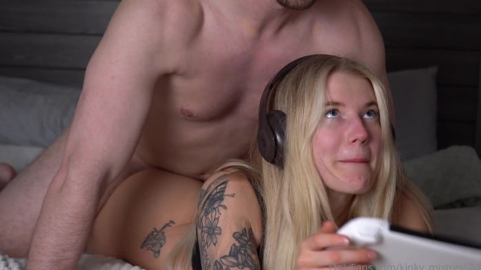 [OF-Kinkymistress2021] Getting Fucked While Gaming [1080p] 3