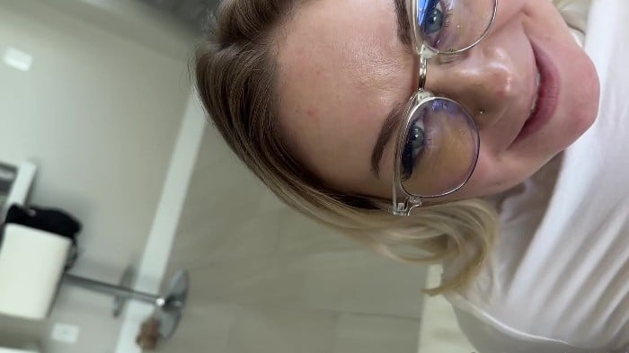 [ScottStark-Householdfantasy] Rylee Blake - Lazy Day With Tiny Blonde Girlfriend​​​ ​2025 [1080p] 8