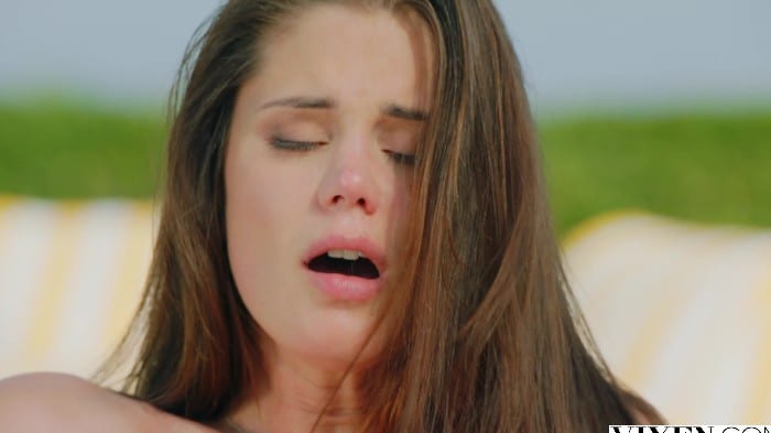 [Vixen] Little Caprice - Laying It Bare [2160p] 3