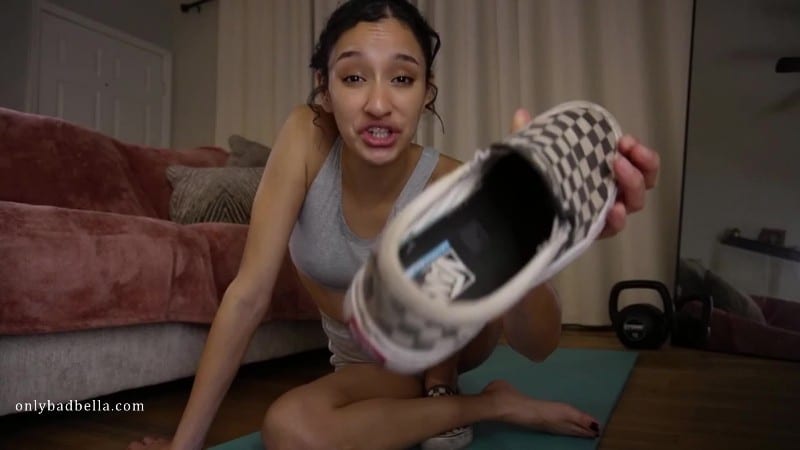 Bad Bella - Shoe Sniffer Humiliated 1